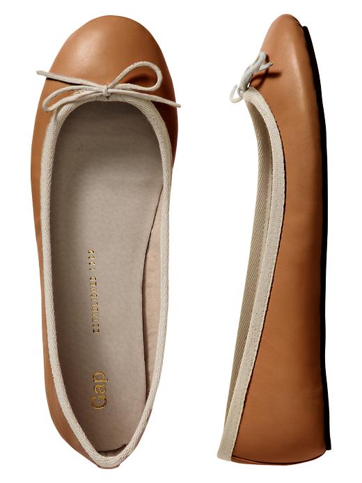 View large product image 1 of 1. Classic leather ballet flats