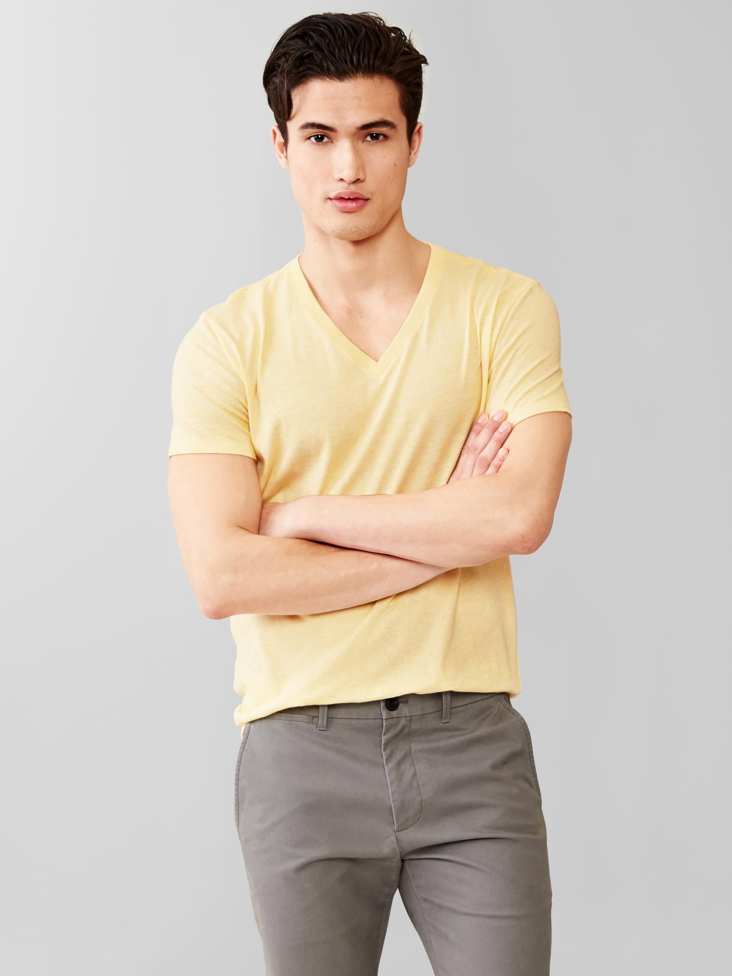 Gap essential deals v neck