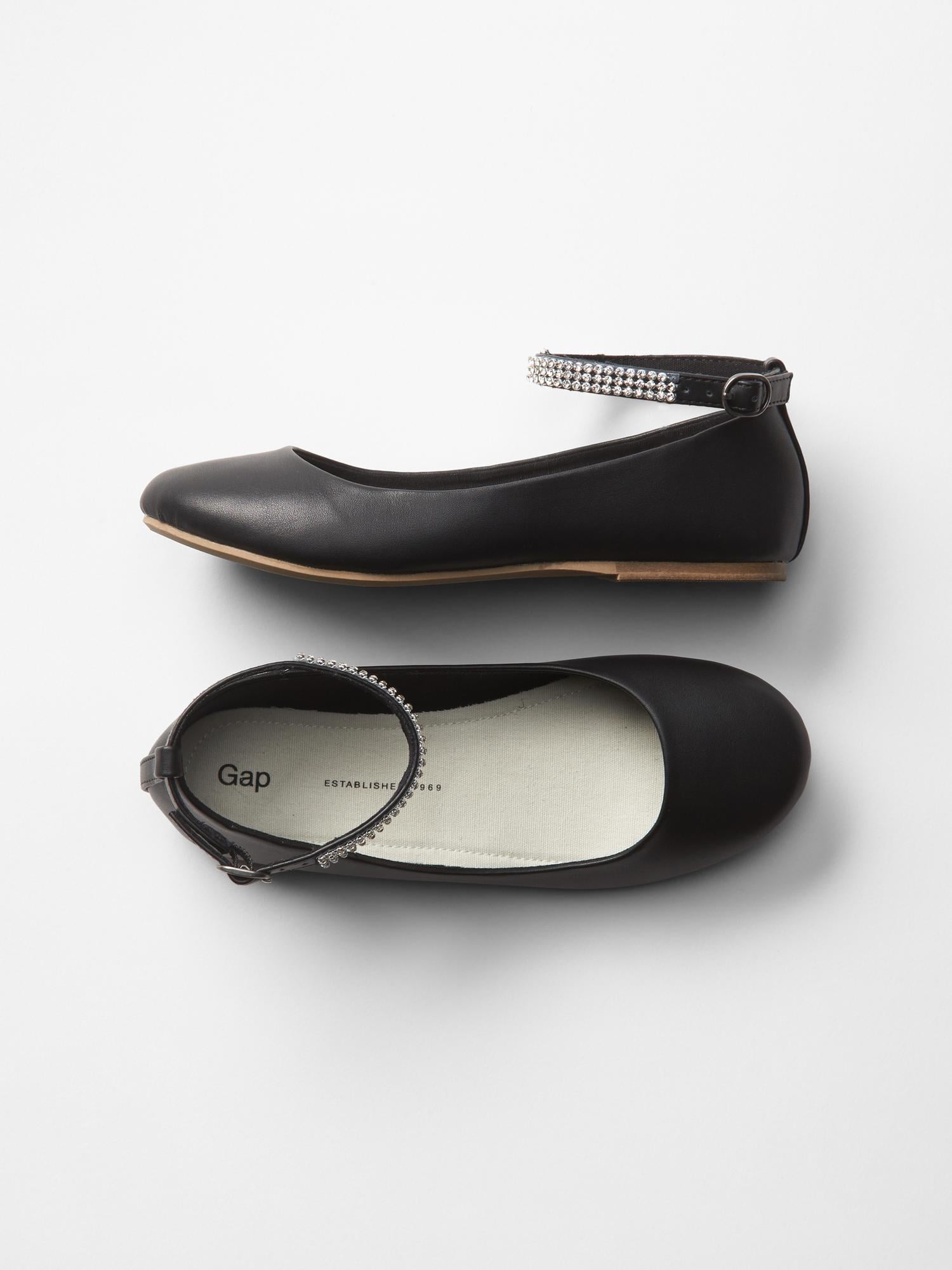 Gap black store flats