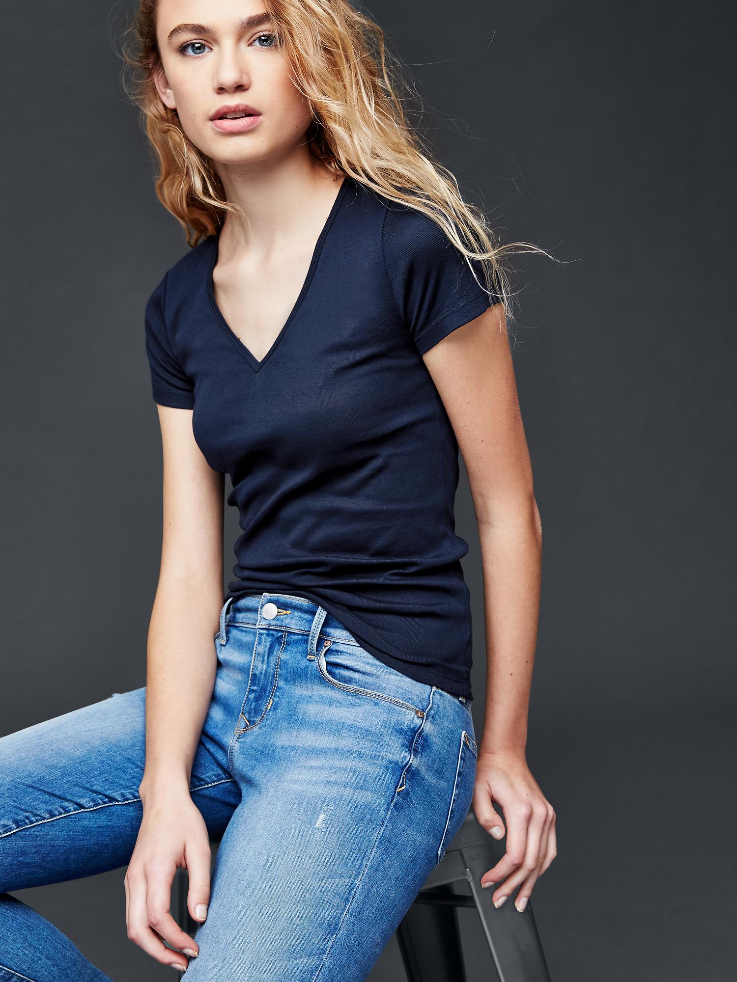 gap modern v neck tee