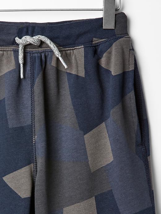 Image number 3 showing, Geo camo shorts