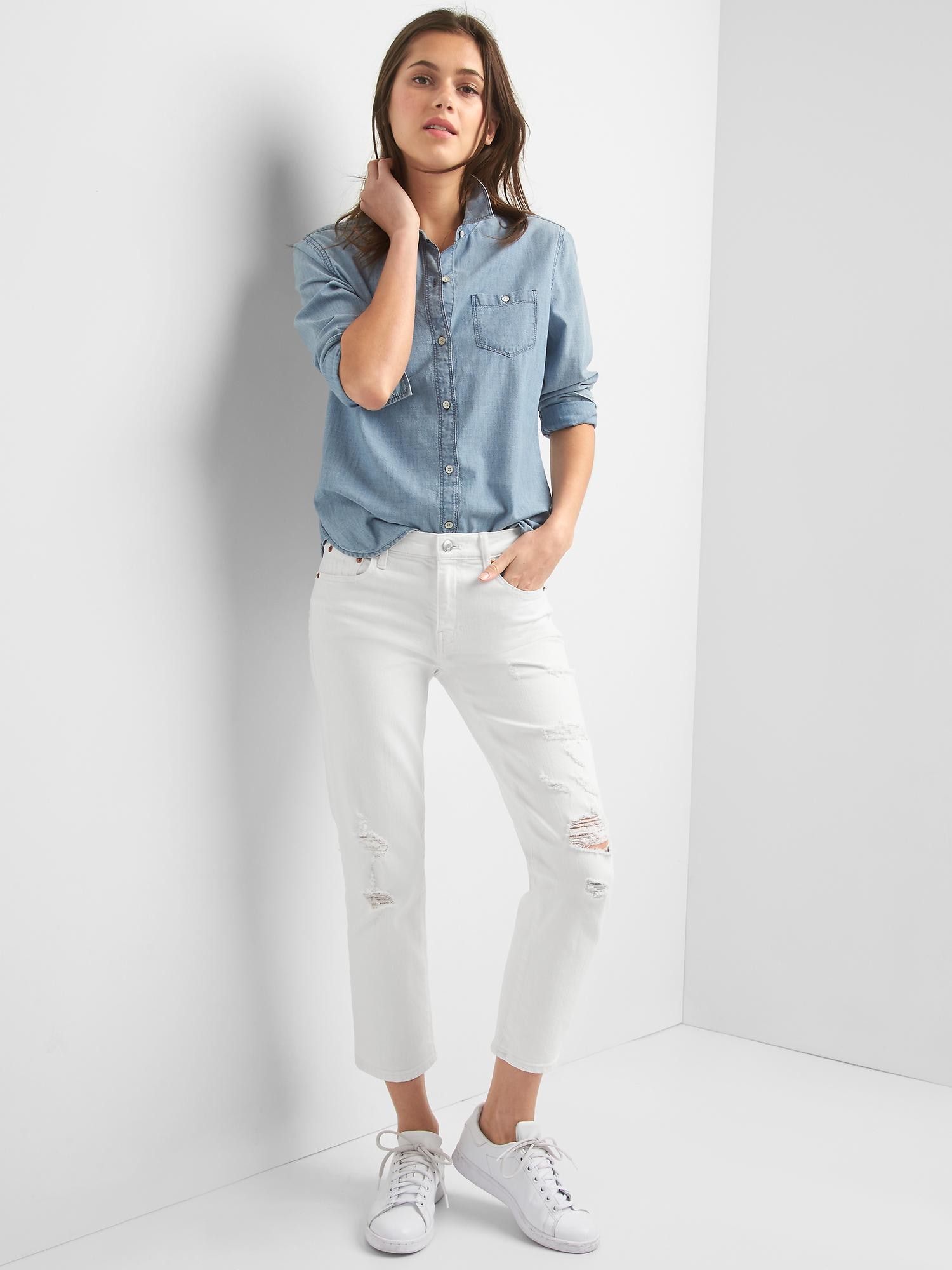 Mid rise destructed slim crop jeans