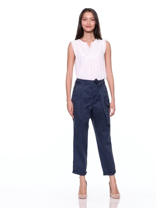 Pleated tie-belt girlfriend chinos