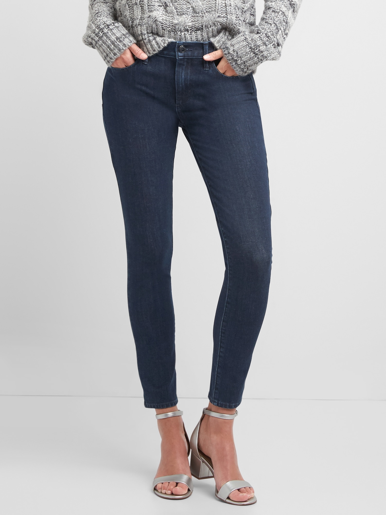Mid Rise True Skinny Jeans in Super Slimming