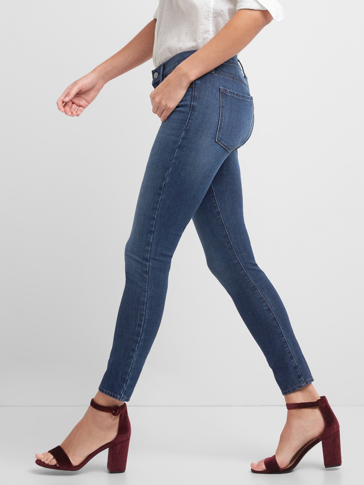 Mid Rise True Skinny Jeans in Super Slimming