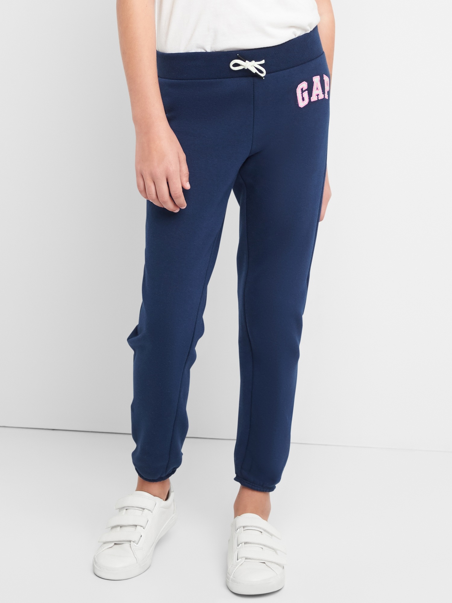 GAP Women's Logo Fleece Joggers, Light Heather Grey, X-Small : :  Clothing, Shoes & Accessories