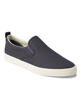 Gap 2025 slip on