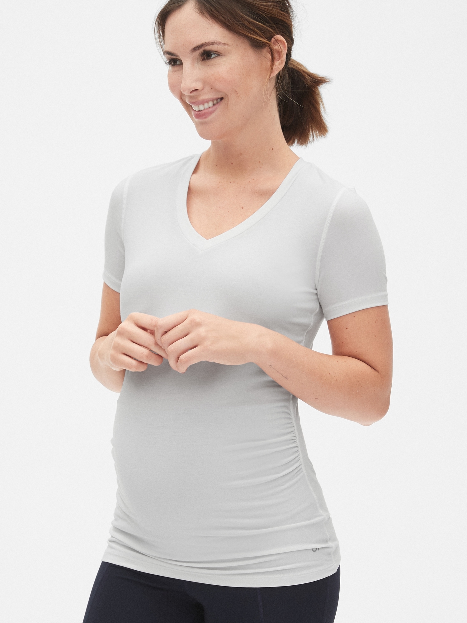 Gap Maternity GapFit Breathe V-Neck T-Shirt blue - 213550243