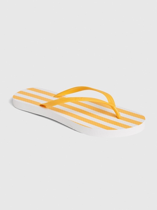 Gap rubber flip store flops