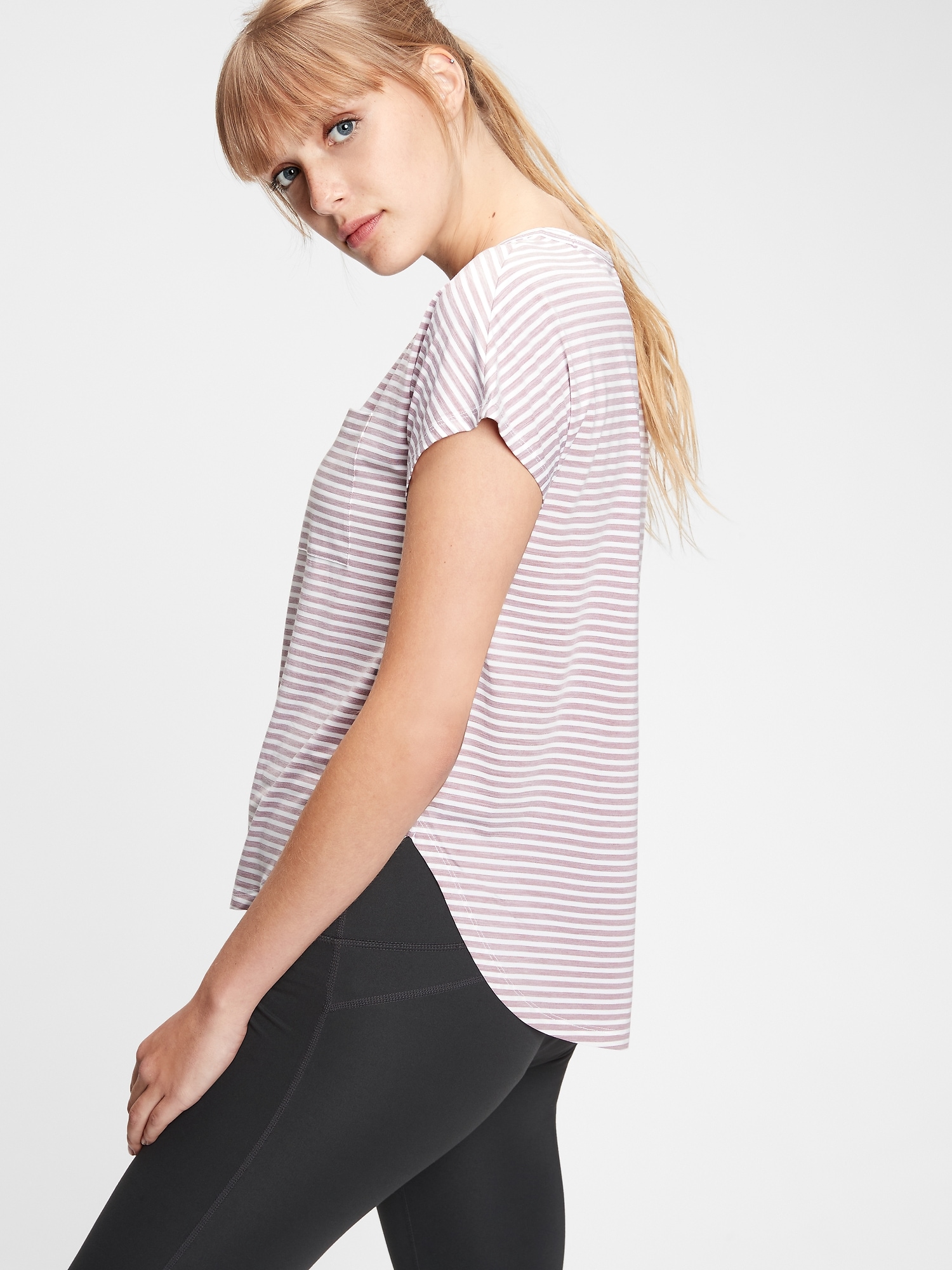 GapFit Breathe Hi-Lo Pocket T-Shirt