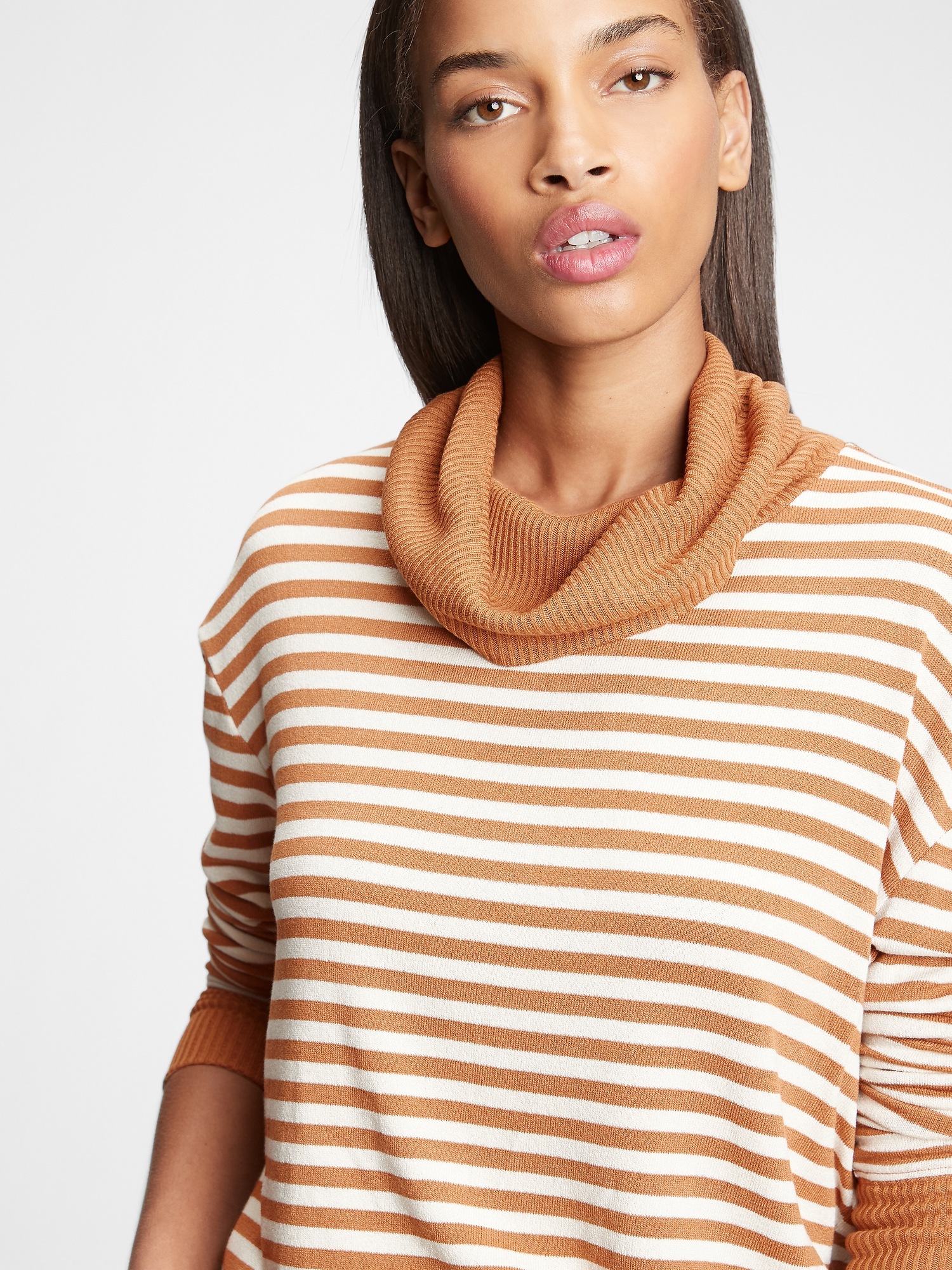 Gap cowl store neck