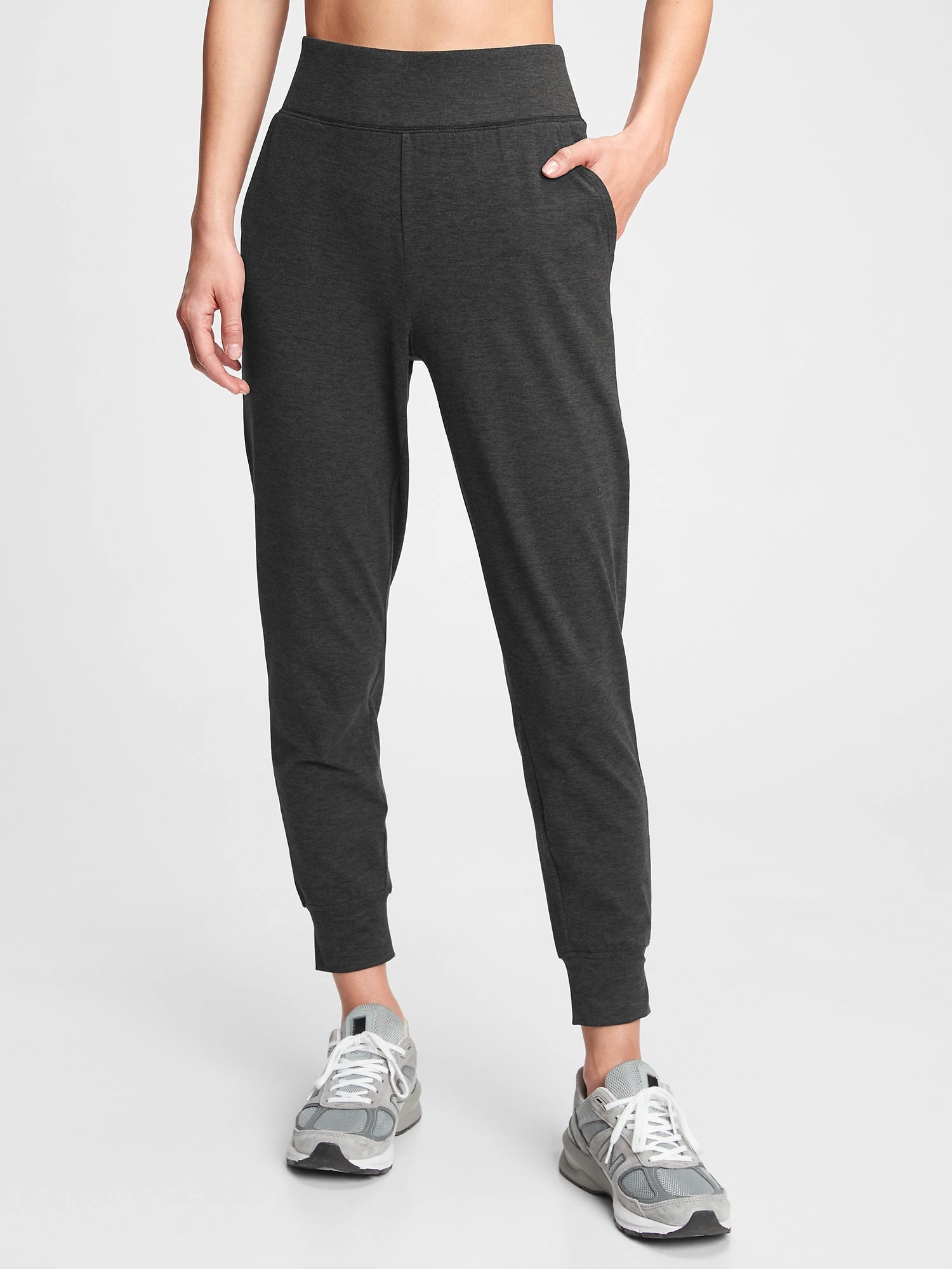 gapfit joggers in brushed jersey