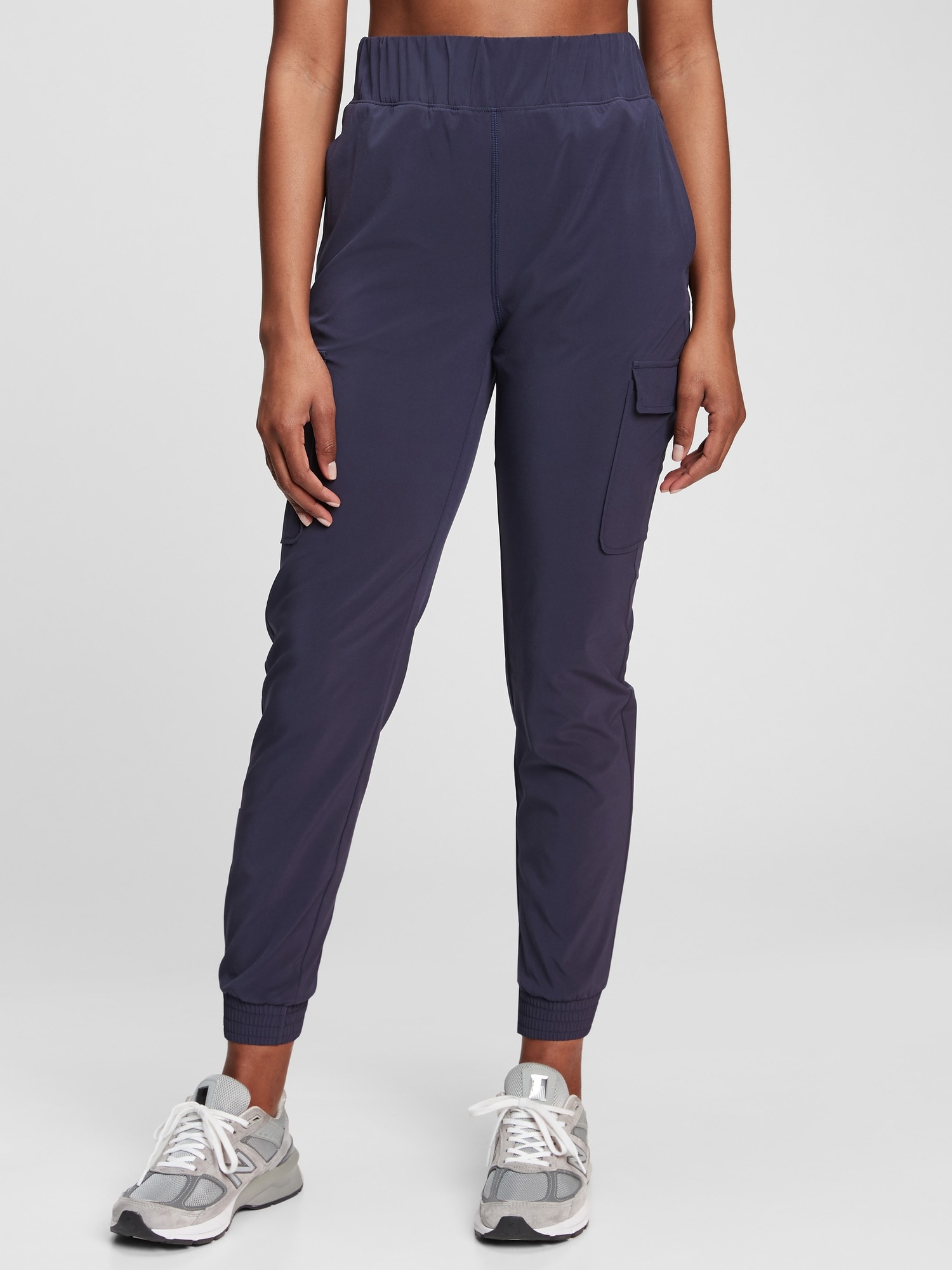 gap runaround joggers