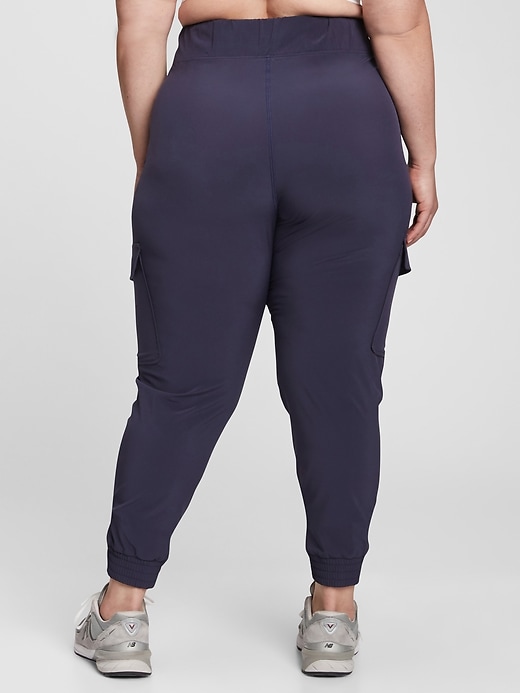 gap runaround joggers