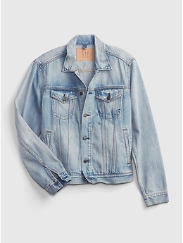 A Gap Jean Jacket Is the Travel Essential I Can't Live Without