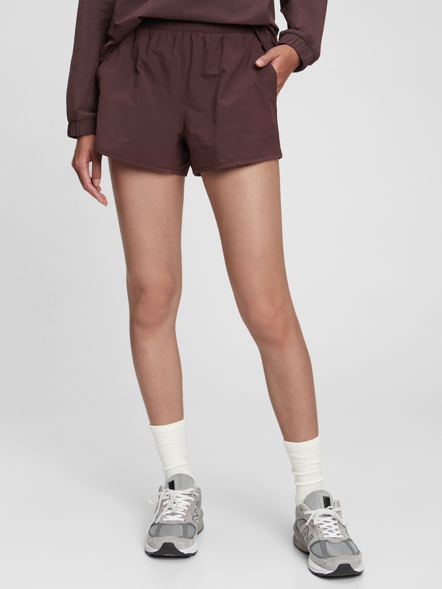 gap runaround shorts