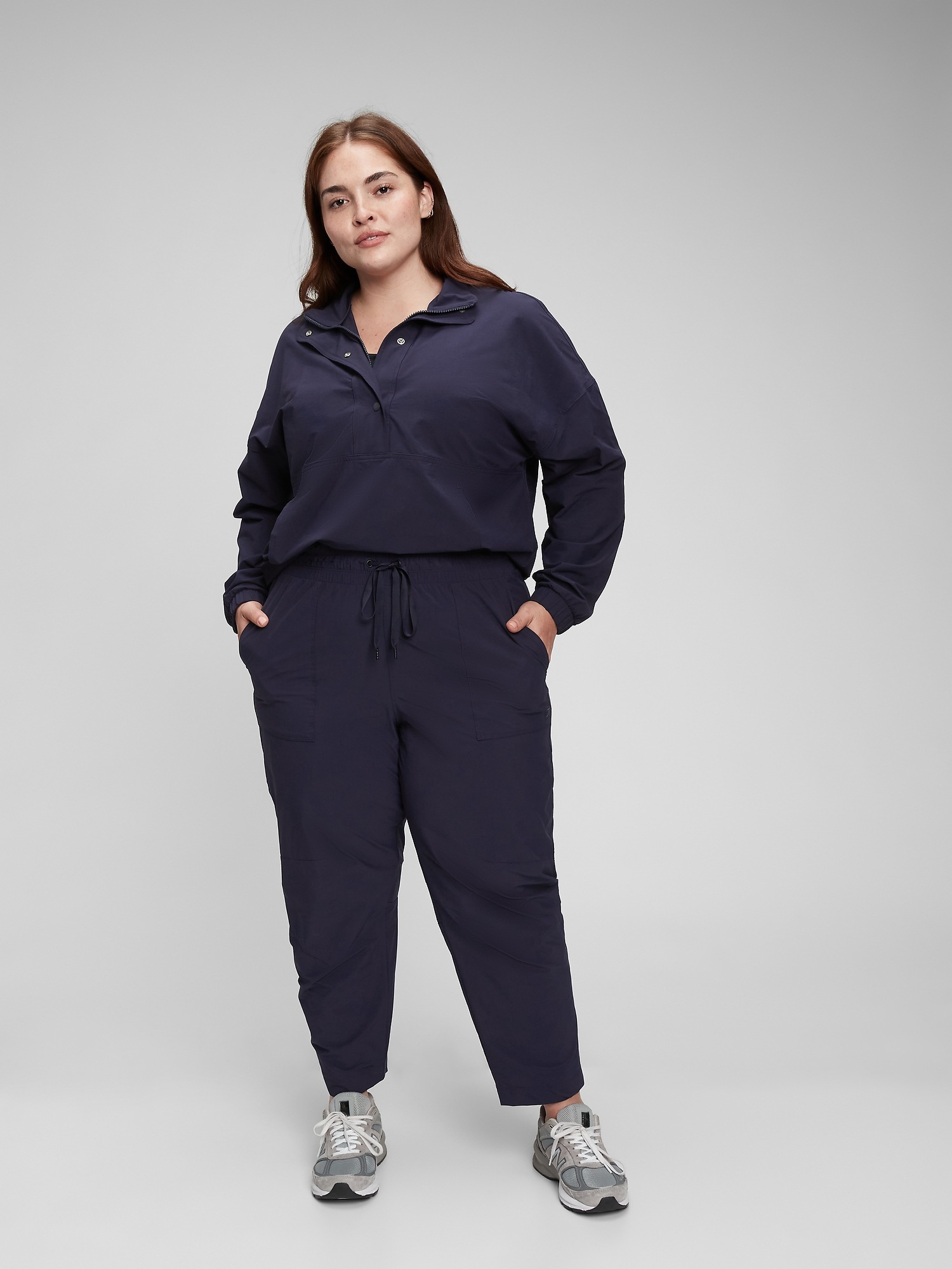 gap runaround joggers