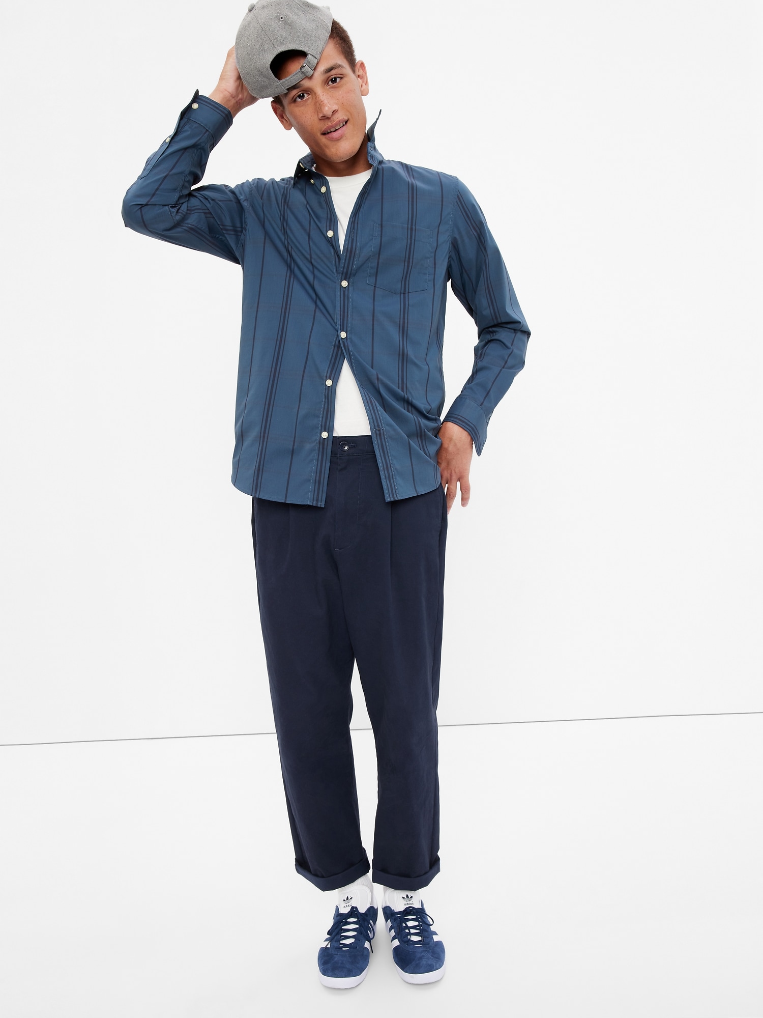 Gap All-Day Poplin Shirt in Standard Fit blue. 1