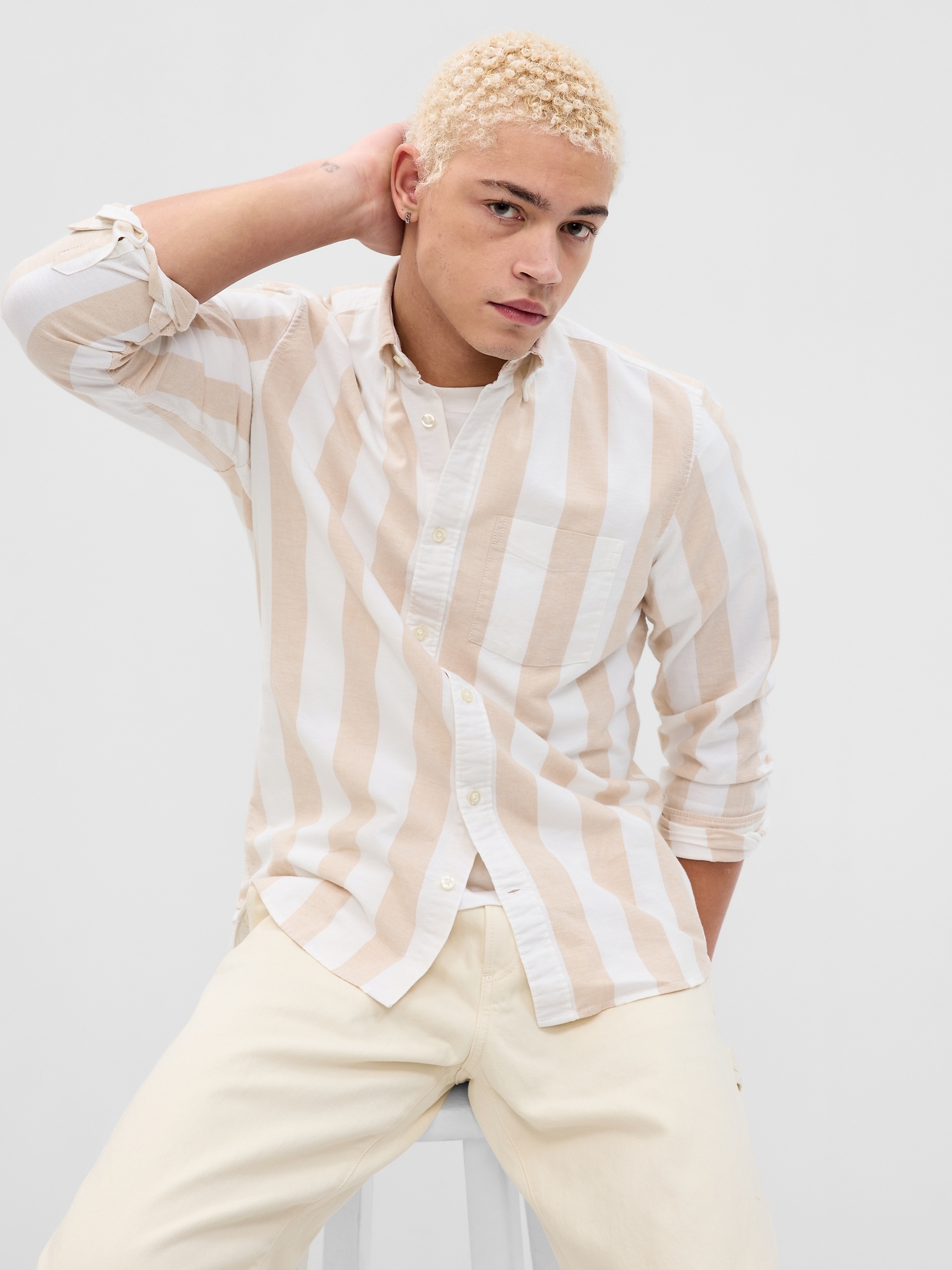 Gap Classic Oxford Shirt In Standard Fit With In-conversion Cotton In Cashew Crunch