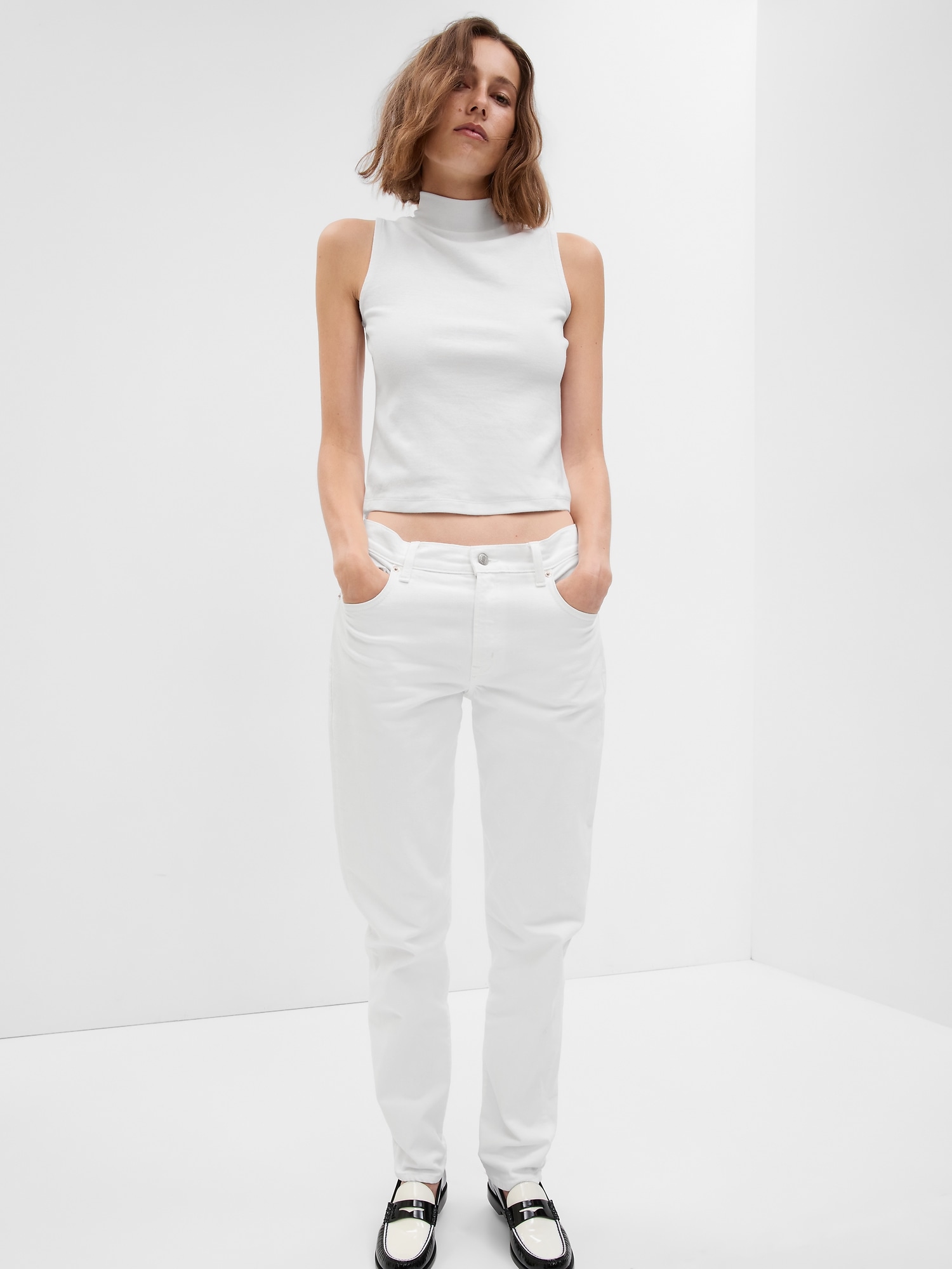 Gap Mid Rise Girlfriend Jeans With Washwell In Optic White