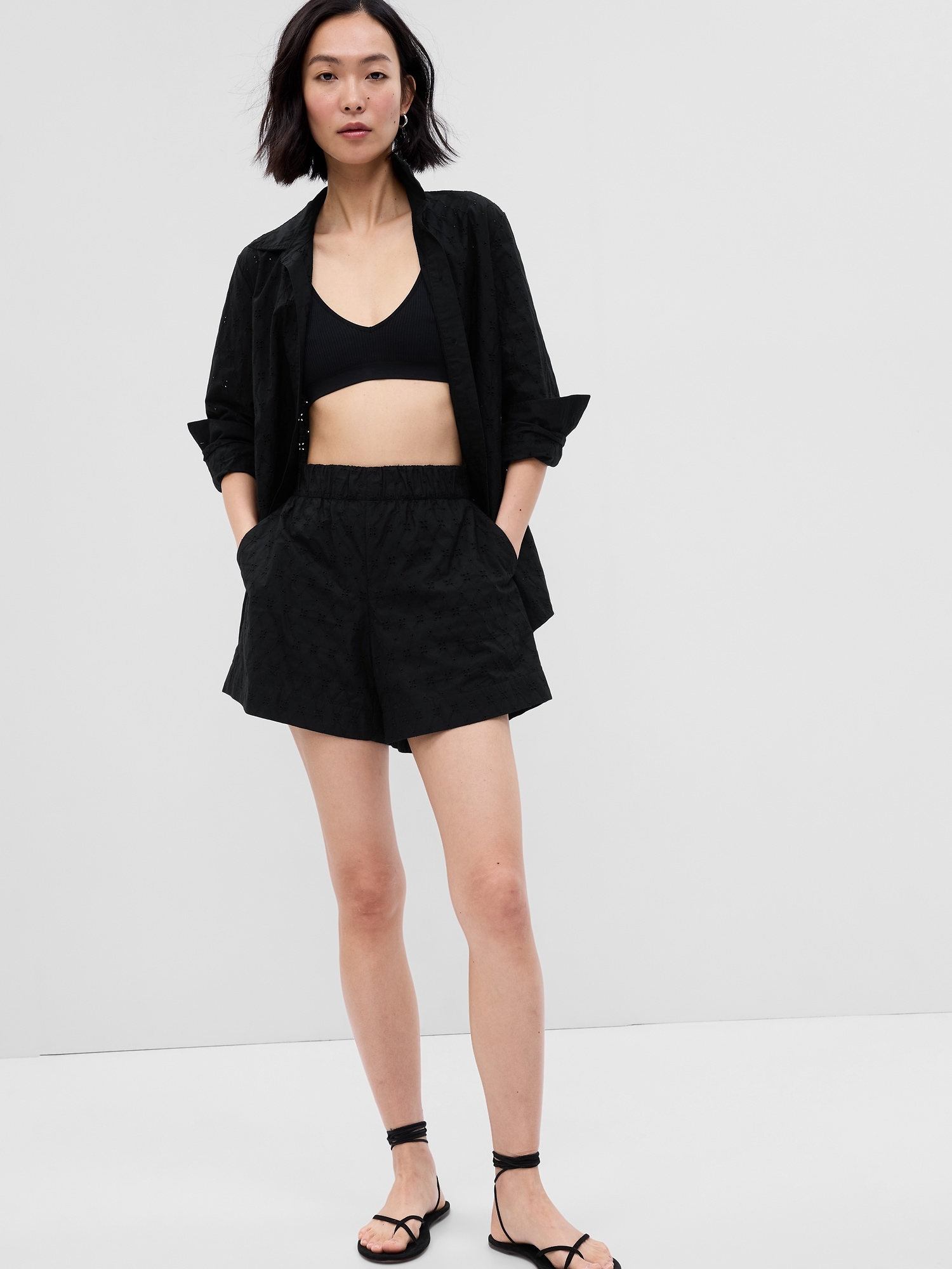 Gap Eyelet Pull-On Shorts black. 1