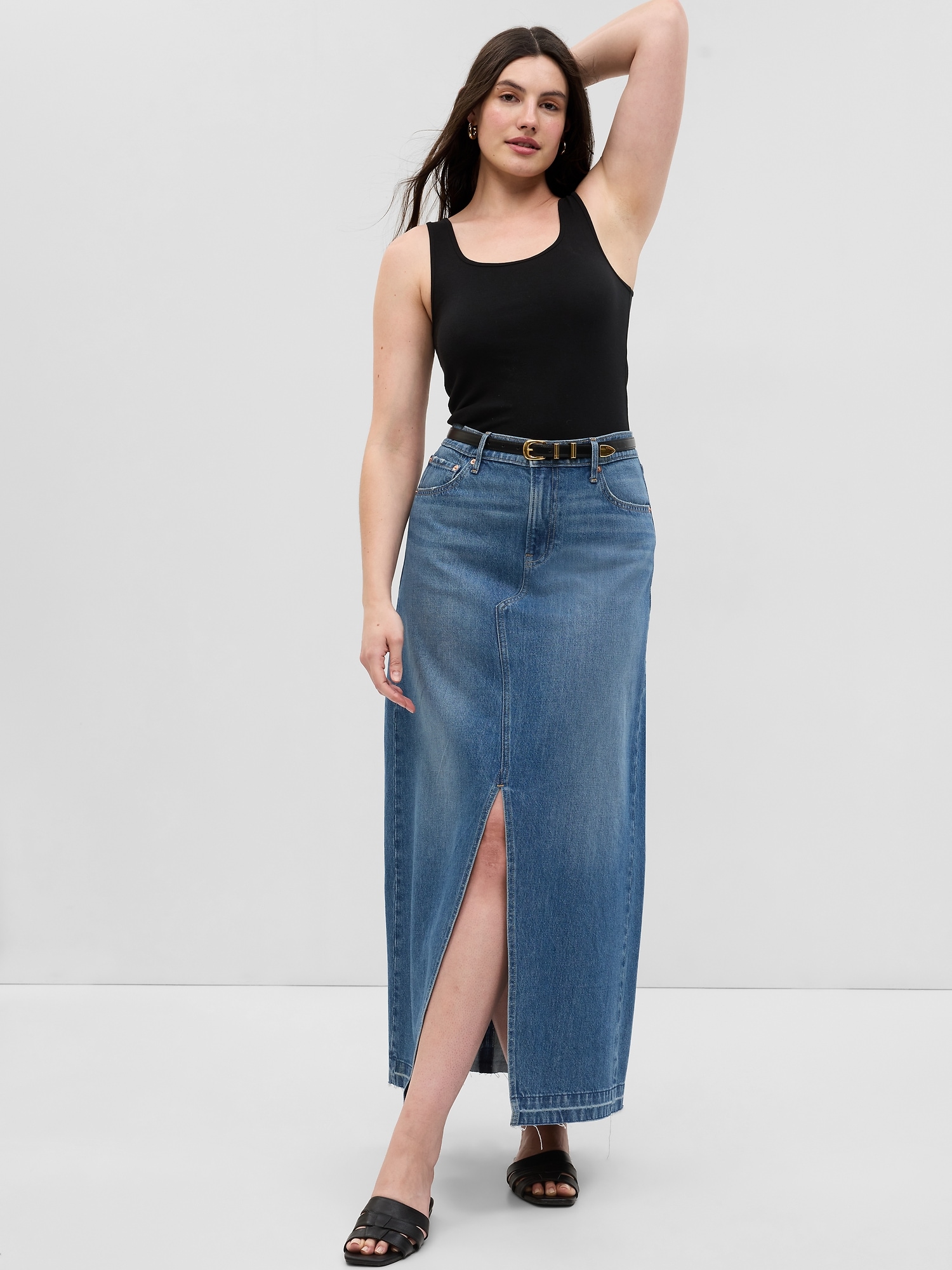 Ideas for Styling the 90s Denim Maxi Skirt for Petite Women