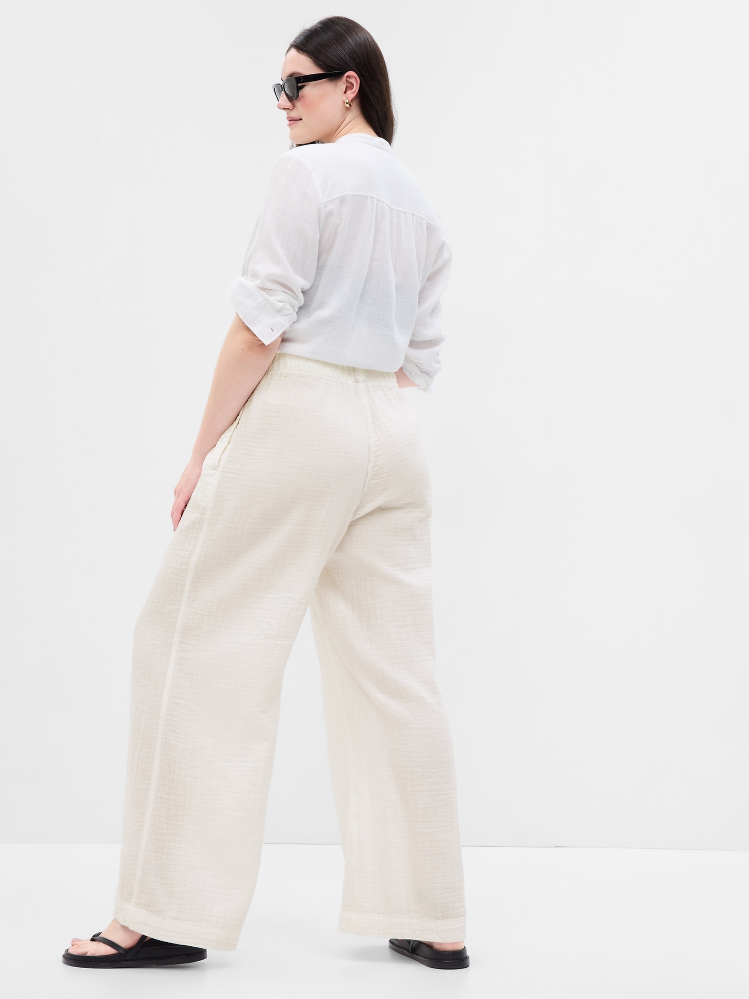 9 Easy Outfits Ft. Gap's Crinkle Gauze Wide-Leg Pants - The Mom Edit