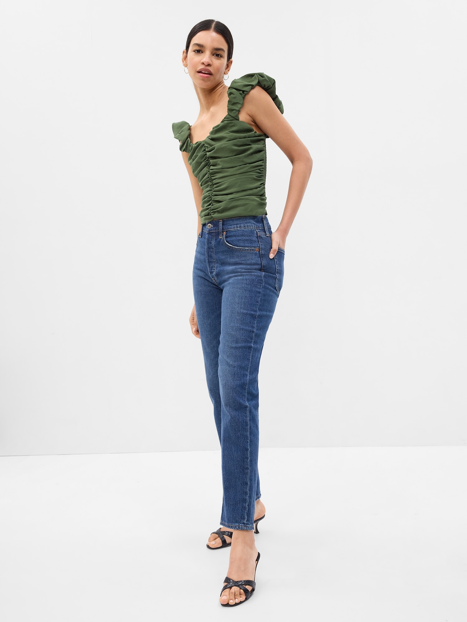 Gap Cropped Ruched Top green. 1