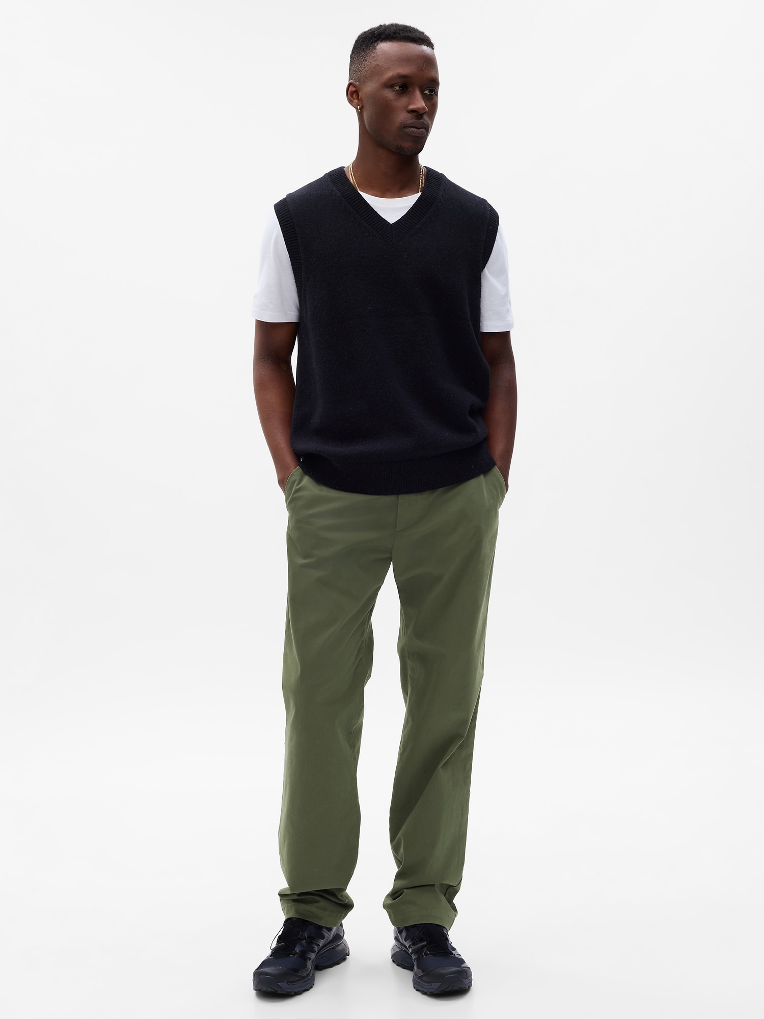 Gap Modern Khakis In Relaxed Fit With Gapflex Soft Black