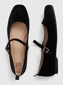 Gap 2025 black flats