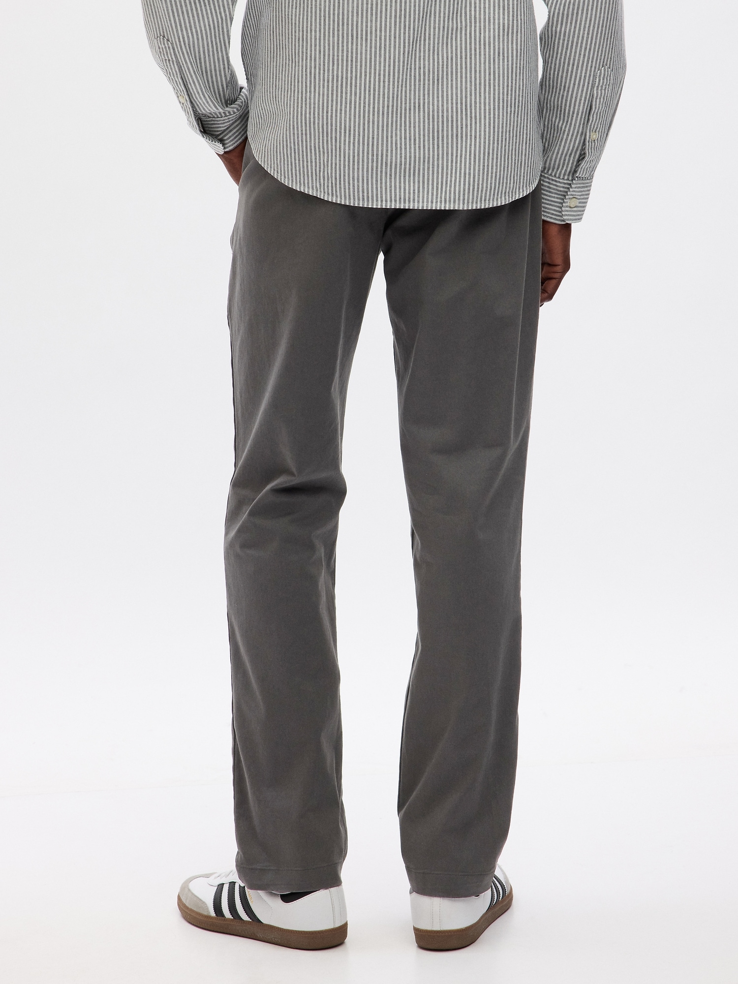 Gap Modern Khakis In Relaxed Fit With Gapflex Soft Black