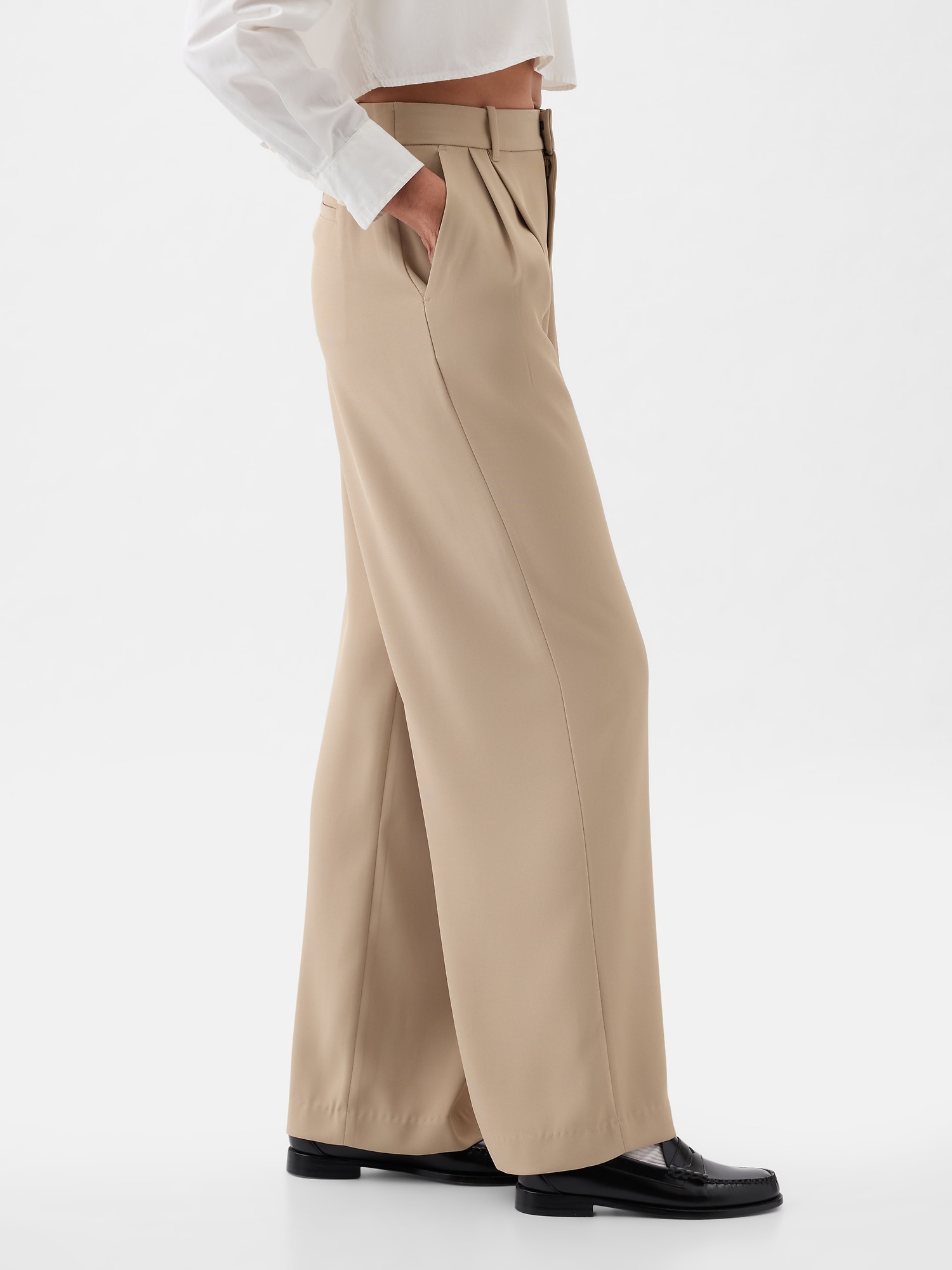 Uniqlo Wide Straight Pants Review: Effortless, Cool-Girl Trousers