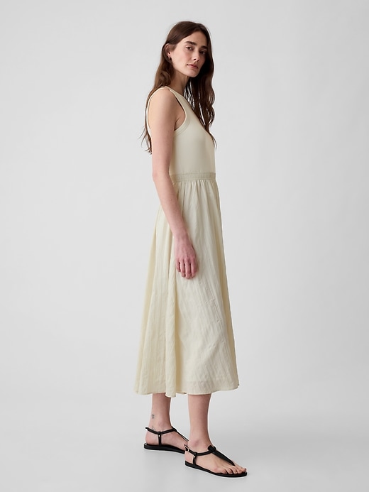 Image number 3 showing, Textured Crinkle Midi Dress