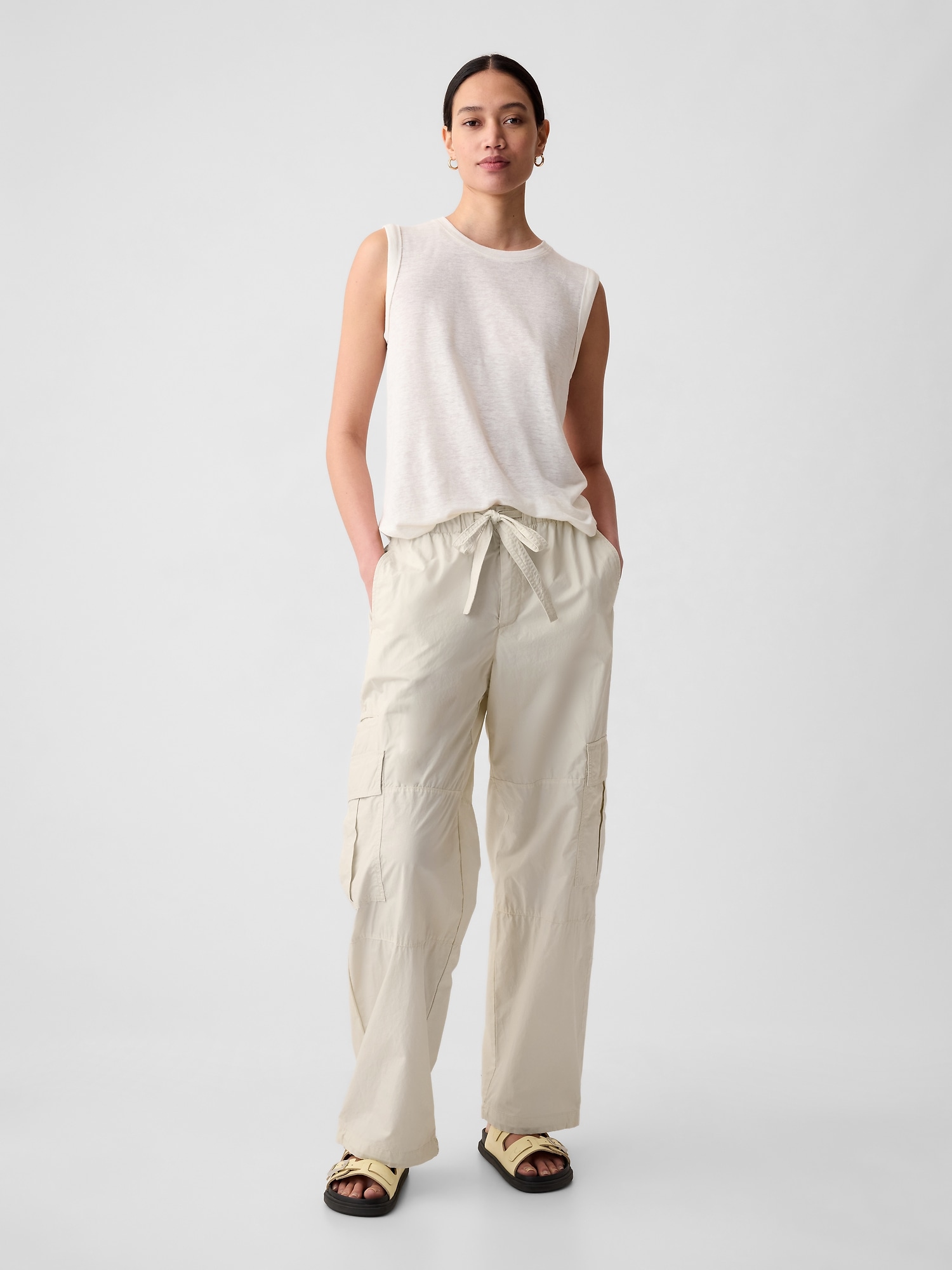 Gap Mid Rise Cargo Parachute Pants In Chino
