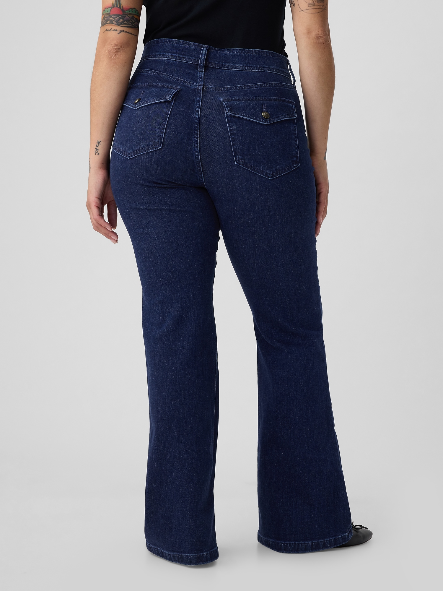Hip! Women's & men's bell bottom jeans are back!