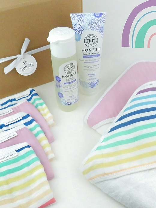 Image number 2 showing, Honest Baby Clothing Bubbles and Cuddles 9 Piece Bath Gift Set