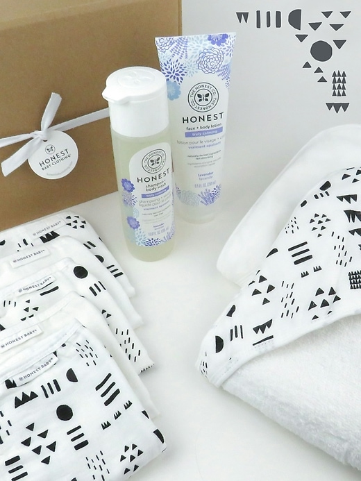 Image number 2 showing, Honest Baby Clothing Bubbles and Cuddles 9 Piece Bath Gift Set