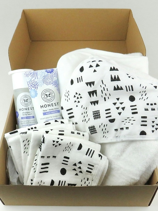 Image number 4 showing, Honest Baby Clothing Bubbles and Cuddles 9 Piece Bath Gift Set