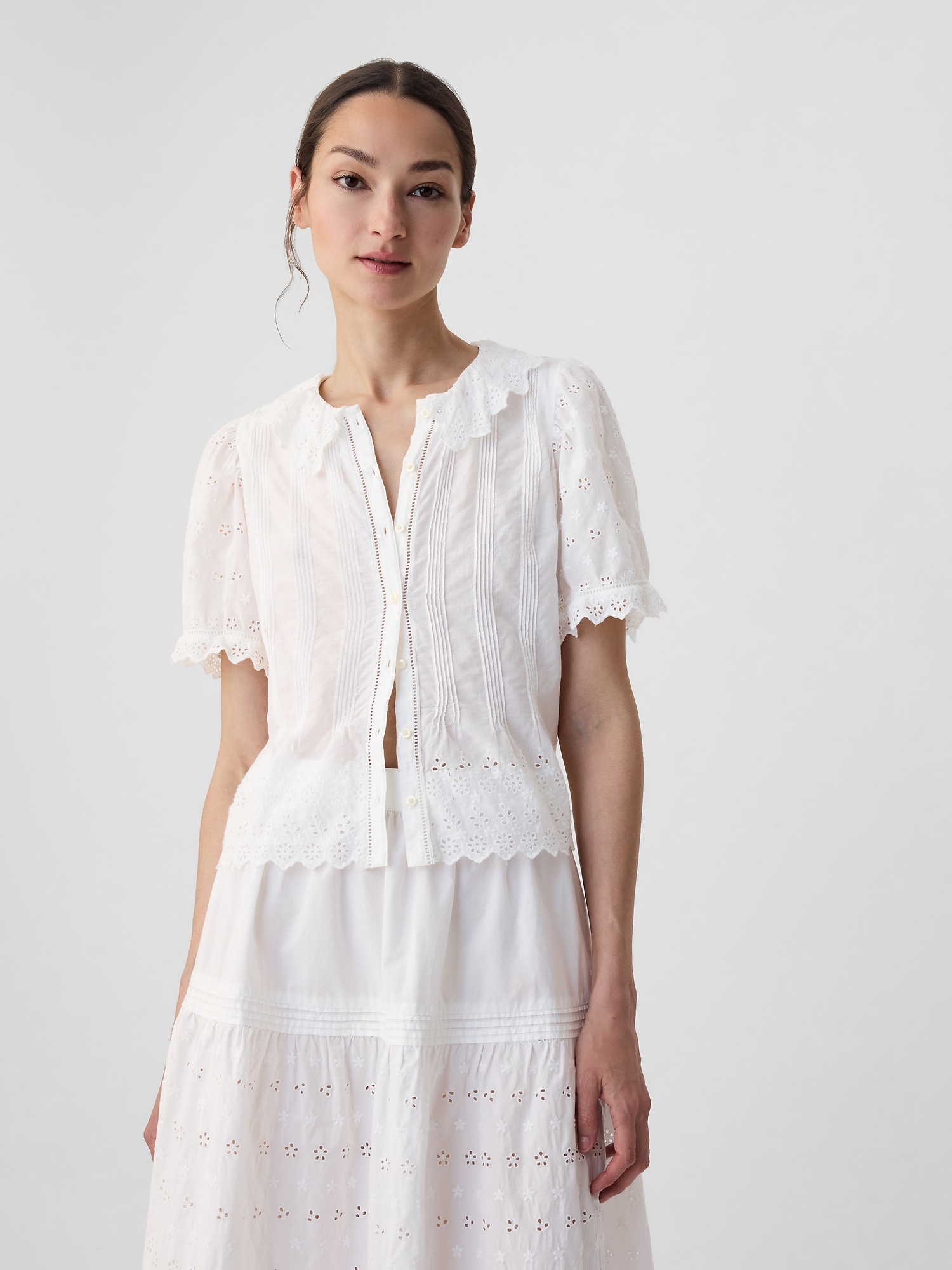 Gap × DÔEN Cropped Eyelet Shirt