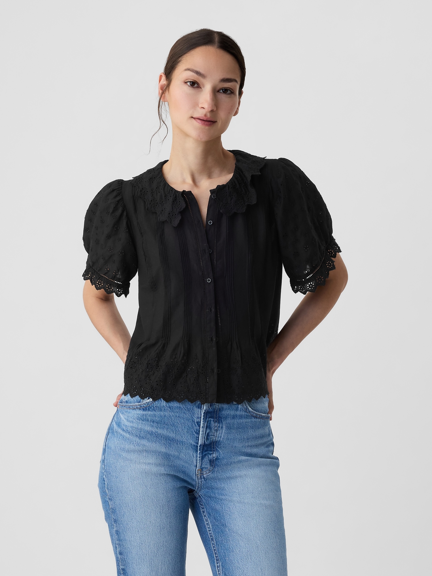 Gap × DÔEN Cropped Eyelet Shirt