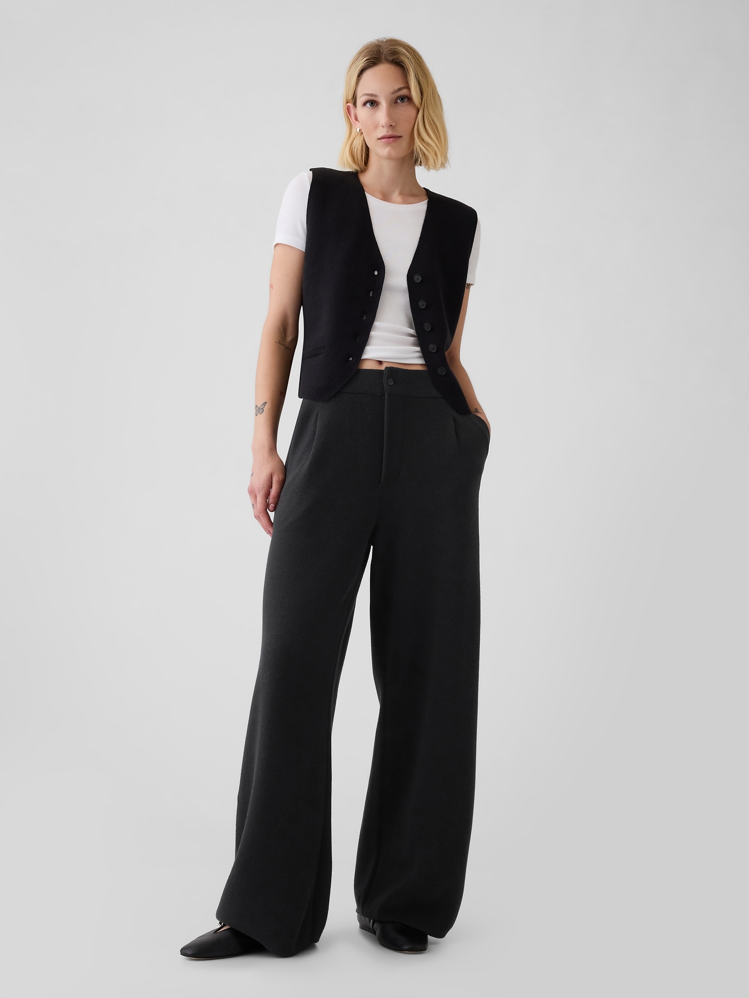 cashsoft-pleated-trousers-gap