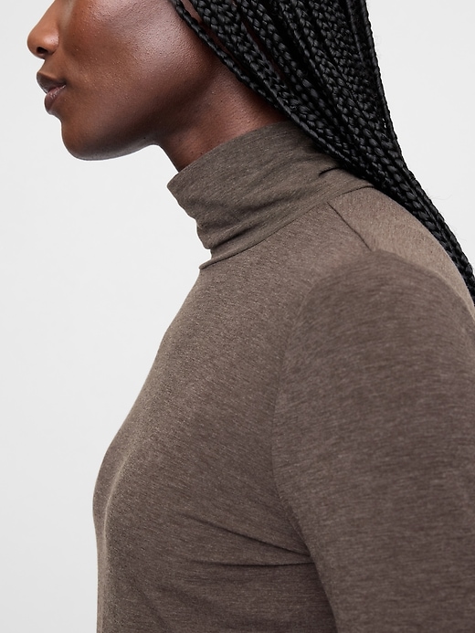 Image number 3 showing, GapFit Breathe Turtleneck