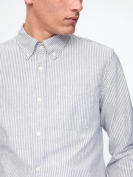 Image number 4 showing, Classic Oxford Shirt in Standard Fit