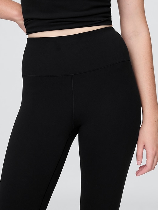 Image number 4 showing, GapFit Lightweight Performance Cropped Leggings