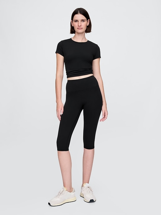 Image number 1 showing, GapFit Lightweight Performance Cropped Leggings