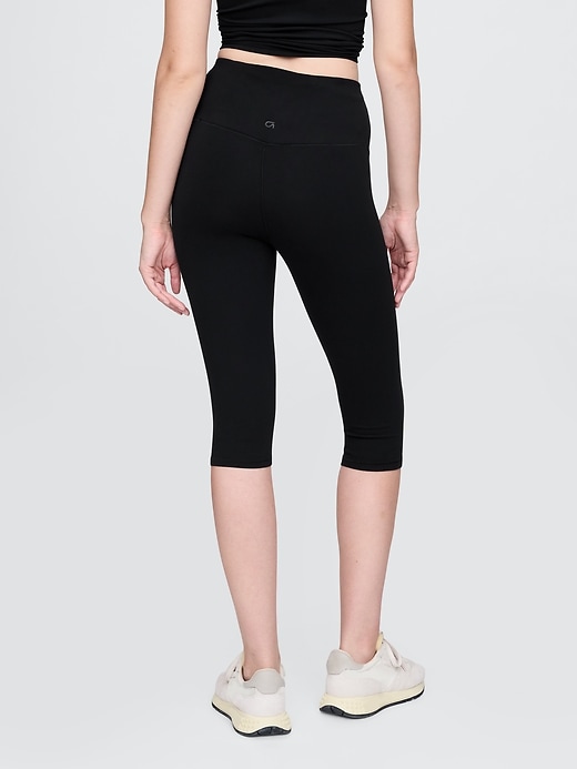 Image number 3 showing, GapFit Lightweight Performance Cropped Leggings