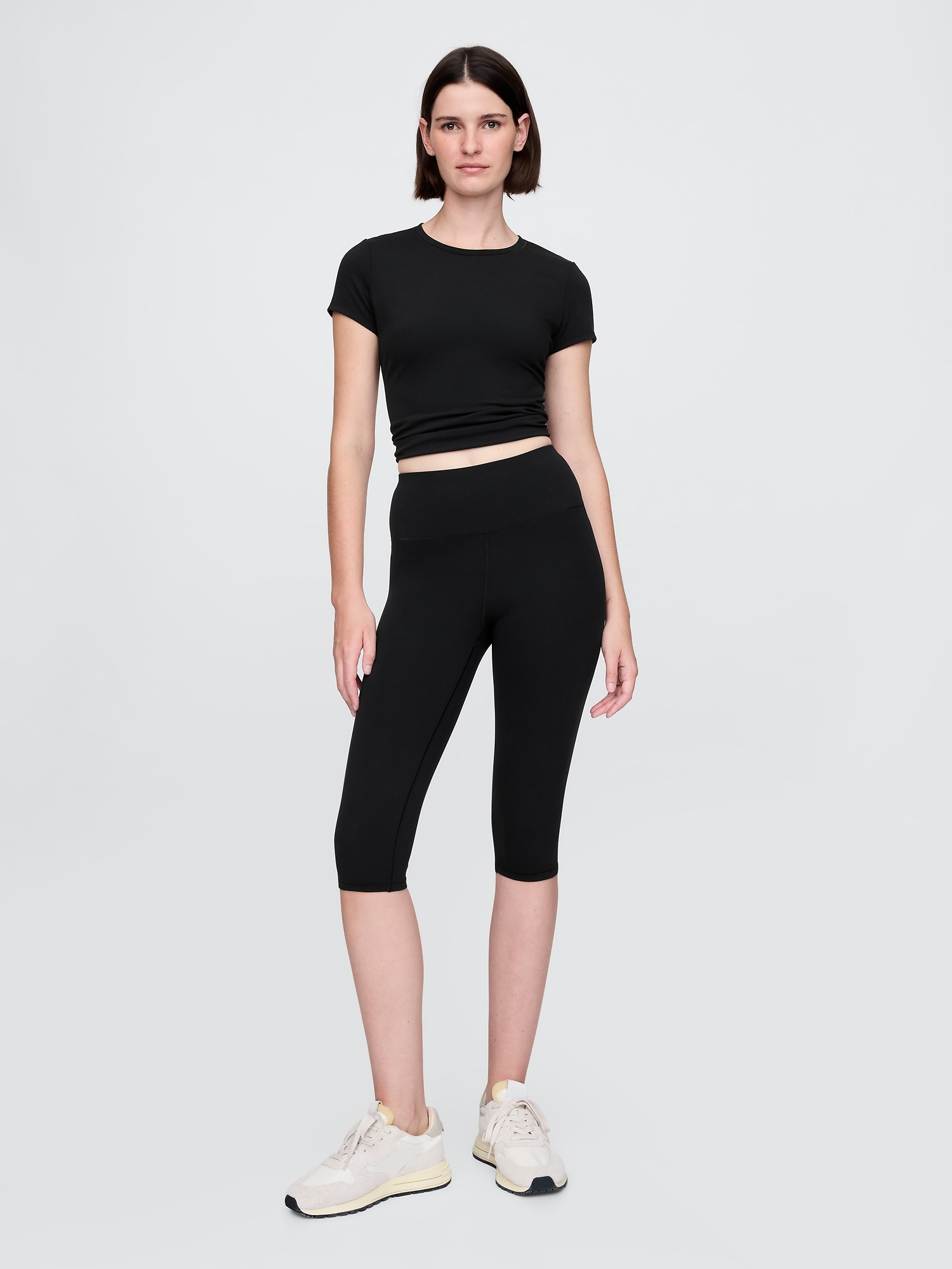 GapFit Lightweight Performance Cropped Leggings