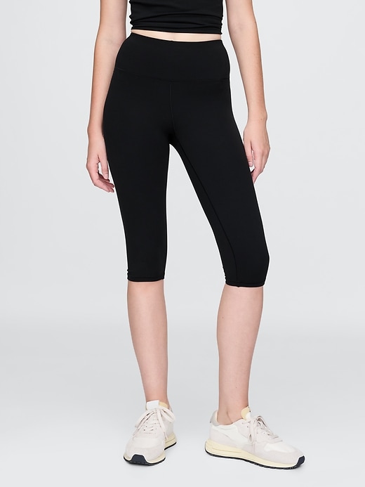 Image number 2 showing, GapFit Lightweight Performance Cropped Leggings