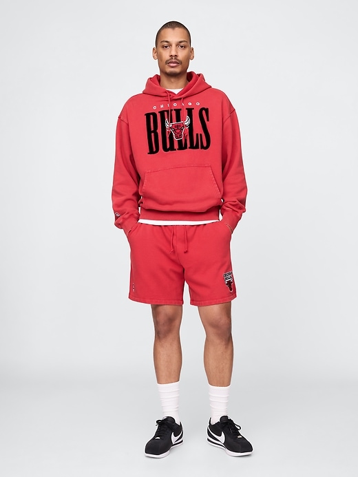 Image number 1 showing, NBA Chicago Bulls Logo Heavyweight Sweat Shorts