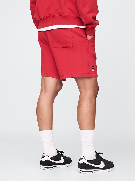 Image number 4 showing, NBA Chicago Bulls Logo Heavyweight Sweat Shorts